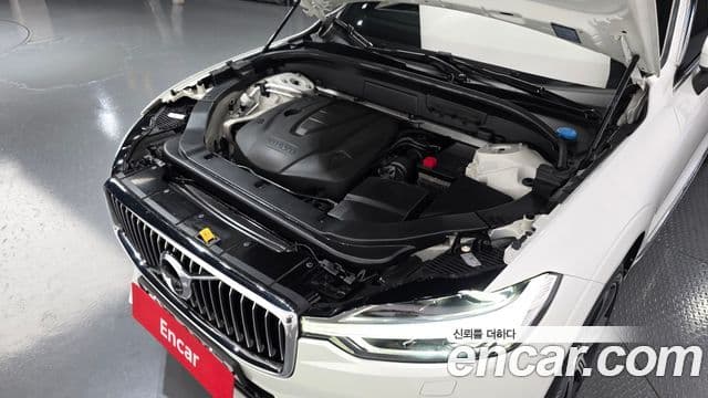 Volvo XC60 2018 — ფოტო 6/20