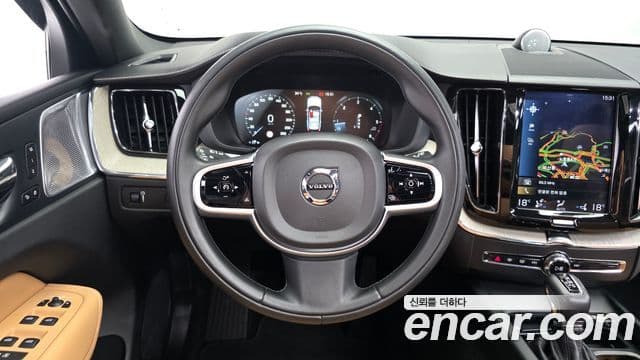 Volvo XC60 2018 — ფოტო 12/20