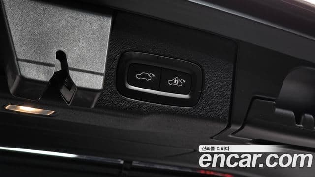 Volvo XC60 2018 — ფოტო 20/20