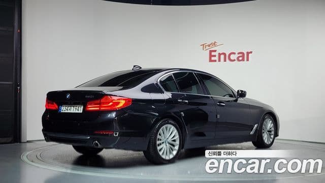 BMW 5 Series 2018 — ფოტო 2/20