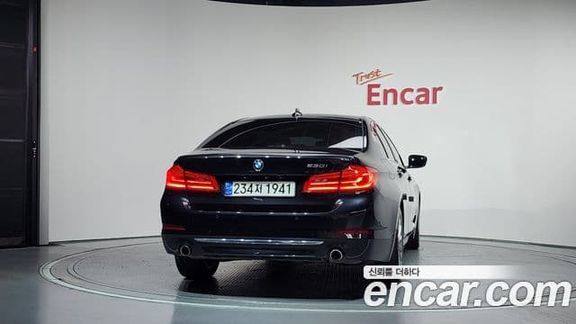 BMW 5 Series 2018 — ფოტო 4/20