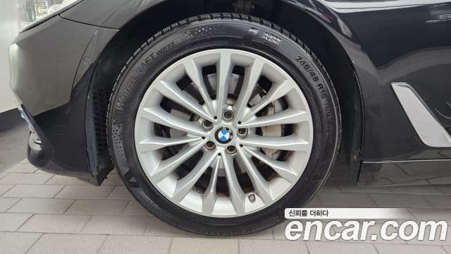 BMW 5 Series 2018 — ფოტო 5/20