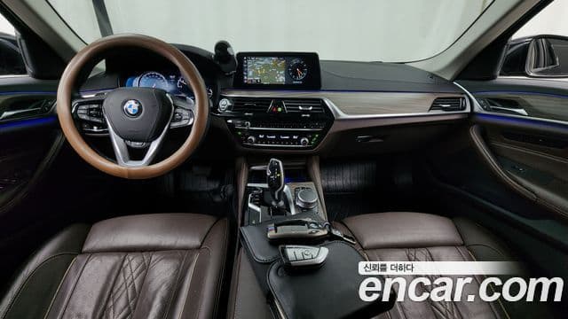BMW 5 Series 2018 — ფოტო 7/20