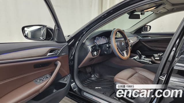 BMW 5 Series 2018 — ფოტო 10/20