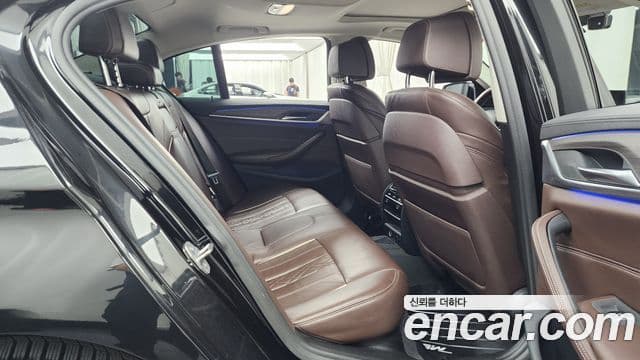 BMW 5 Series 2018 — ფოტო 12/20
