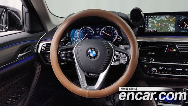 BMW 5 Series 2018 — ფოტო 13/20
