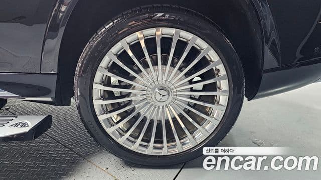Mercedes-Benz GLS-Class 2023 — Photo 25/31