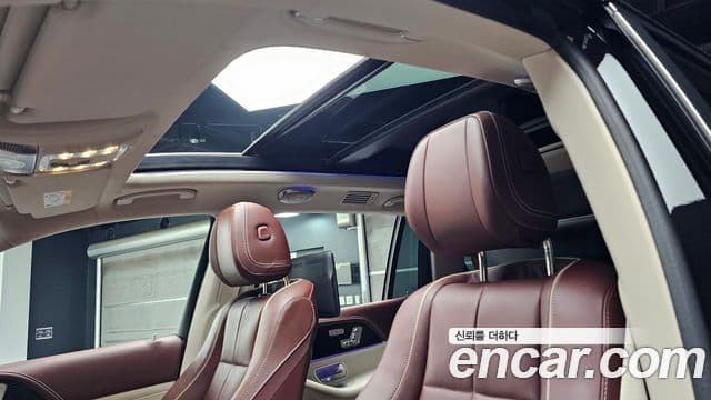 Mercedes-Benz GLS-Class 2023 — Photo 9/31