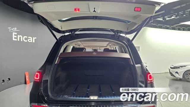 Mercedes-Benz GLS-Class 2023 — Photo 10/31