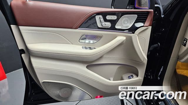 Mercedes-Benz GLS-Class 2023 — Photo 26/31