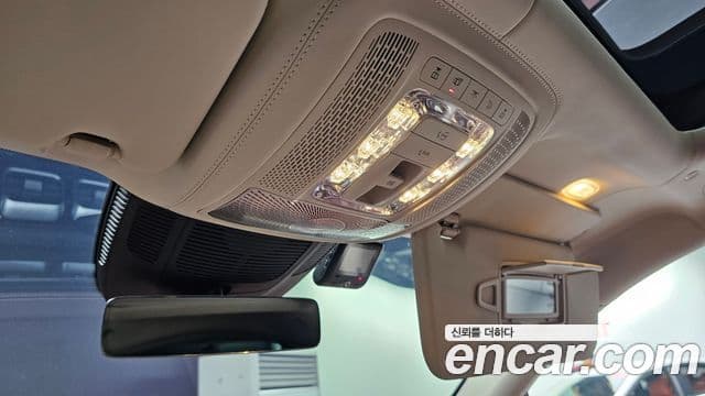 Mercedes-Benz GLS-Class 2023 — Photo 17/31