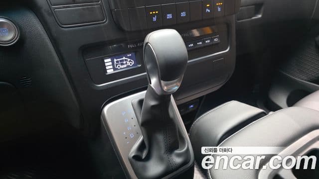 Hyundai Staria 2025 — Şəkil 9/20