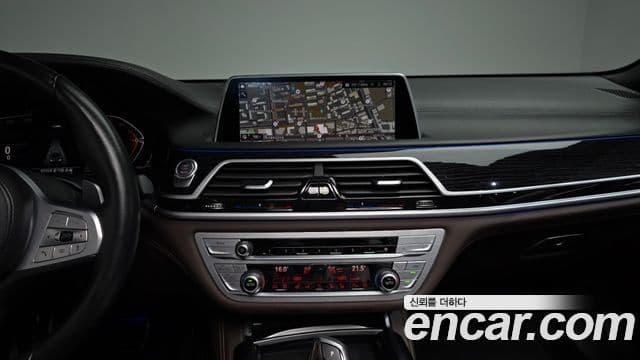 BMW 7 Series 2021 — ფოტო 13/20