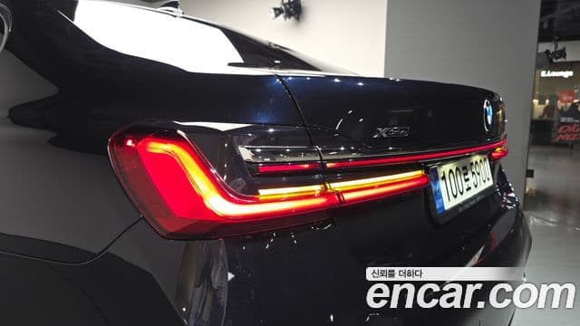 BMW 7 Series 2021 — ფოტო 16/40