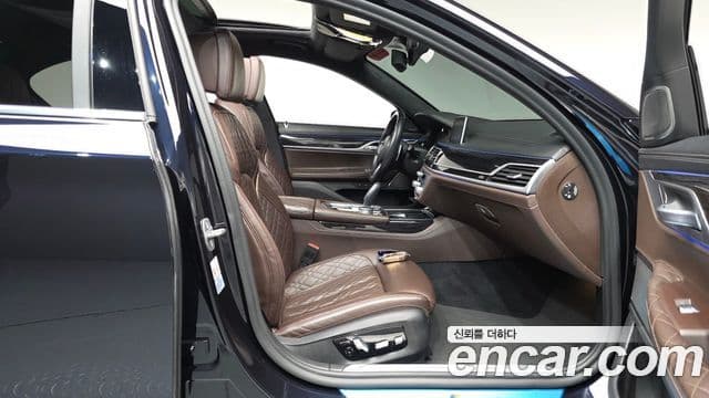 BMW 7 Series 2021 — ფოტო 31/40