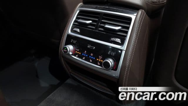 BMW 7 Series 2021 — ფოტო 37/40