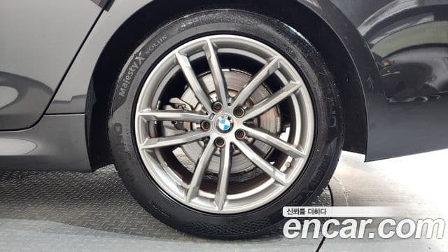 BMW 5 Series 2020 — Photo 34/39