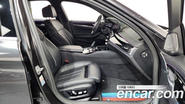 BMW 5 Series 2020 — Photo 29/39