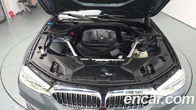BMW 5 Series 2019 — Şəkil 6/20