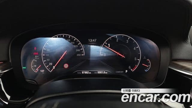 BMW 5 Series 2019 — Şəkil 8/20