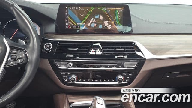 BMW 5 Series 2019 — Şəkil 13/20