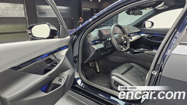 BMW 5 Series 2025 — ფოტო 10/20