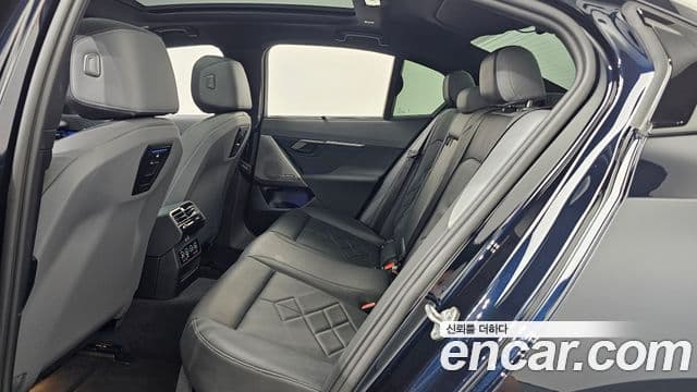 BMW 5 Series 2025 — Photo 15/33