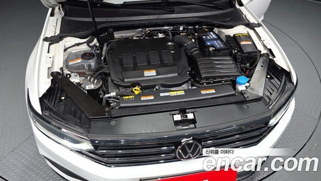 Volkswagen Passat GT 2022 — Şəkil 6/20