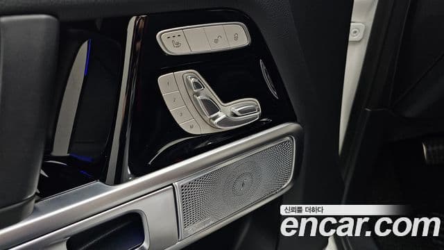 Mercedes-Benz G-Class 2023 — Photo 25/33