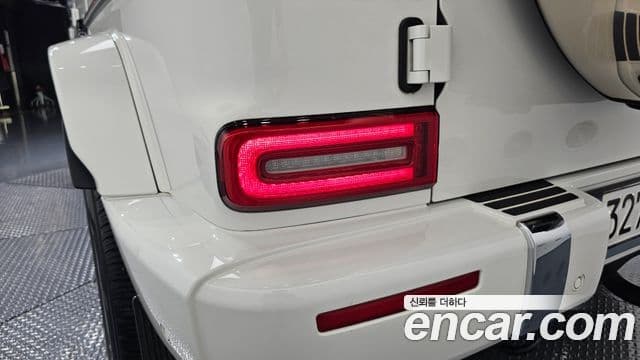Mercedes-Benz G-Class 2023 — Photo 19/33