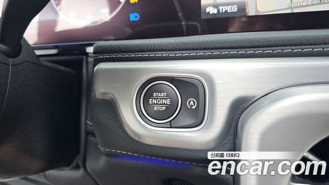 Mercedes-Benz G-Class 2023 — Photo 11/33