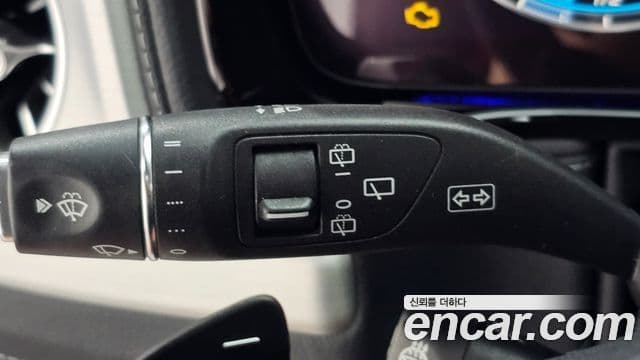 Mercedes-Benz G-Class 2023 — Photo 17/33