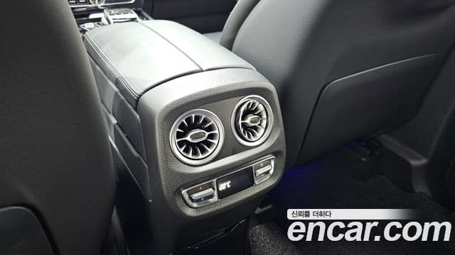 Mercedes-Benz G-Class 2023 — Photo 20/33