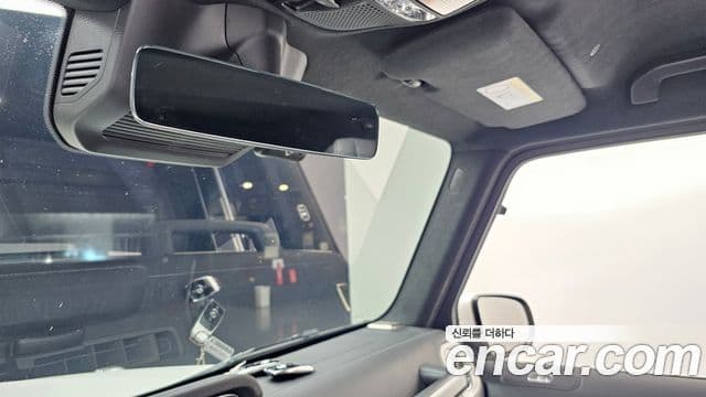 Mercedes-Benz G-Class 2023 — Photo 29/33