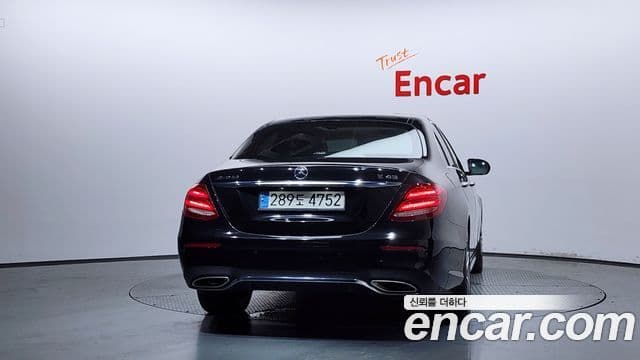 Mercedes-Benz E-Class 2019 — ფოტო 4/20