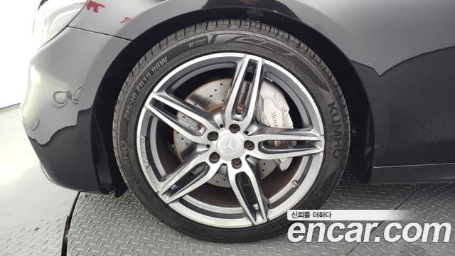 Mercedes-Benz E-Class 2019 — ფოტო 5/20