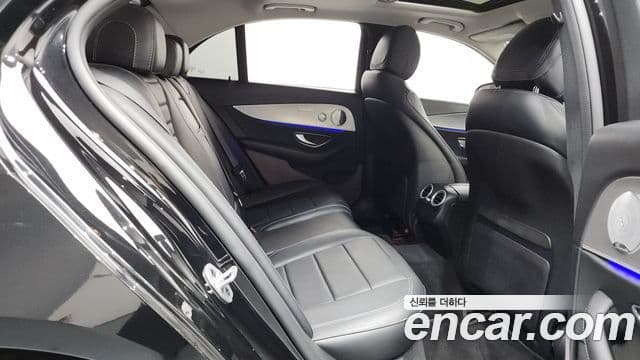 Mercedes-Benz E-Class 2019 — ფოტო 11/20
