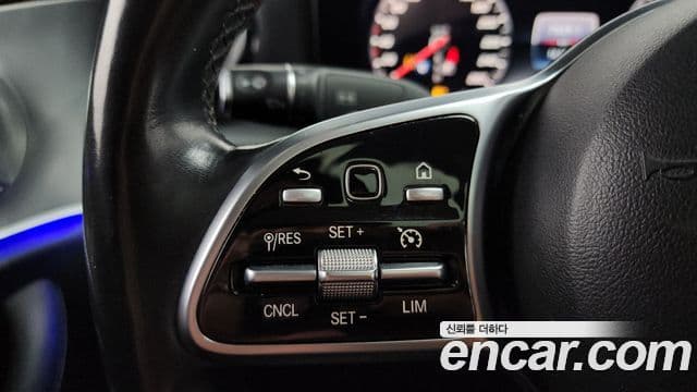 Mercedes-Benz E-Class 2019 — ფოტო 15/20