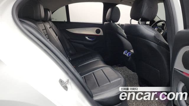Mercedes-Benz E-Class 2019 — фото 11 из 20