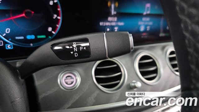 Mercedes-Benz E-Class 2021 — Şəkil 9/20