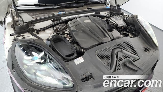 Porsche Macan 2020 — ფოტო 6/20