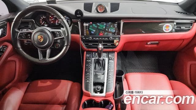 Porsche Macan 2020 — ფოტო 7/20