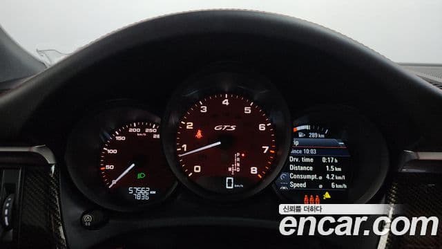 Porsche Macan 2020 — ფოტო 8/20