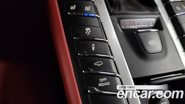 Porsche Macan 2020 — ფოტო 12/20