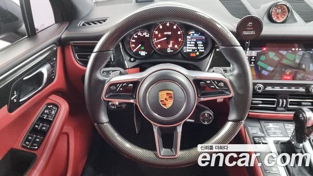 Porsche Macan 2020 — ფოტო 15/20