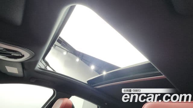 Porsche Macan 2020 — ფოტო 17/20