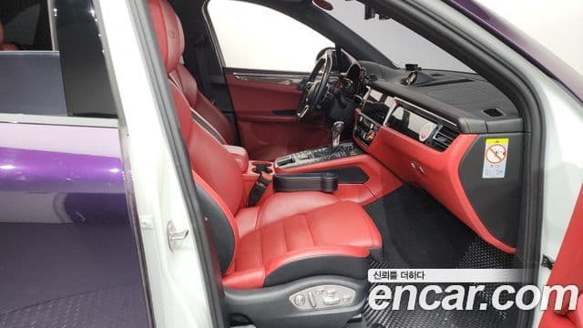 Porsche Macan 2020 — Photo 13/34