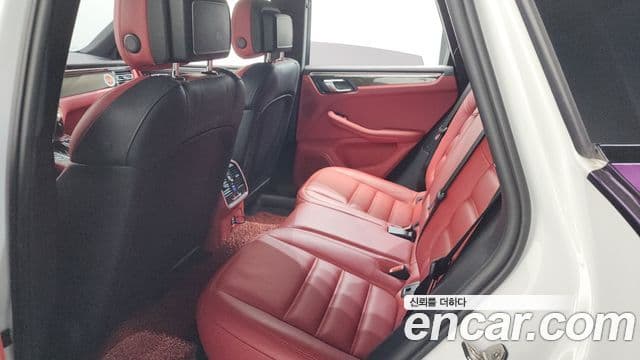 Porsche Macan 2020 — Photo 29/34