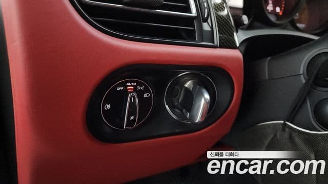 Porsche Macan 2020 — Photo 22/34