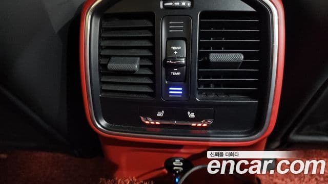 Porsche Macan 2020 — Photo 26/34